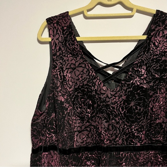 Michel Studio Collection Lace V-neck Sleeveless Plus Size 22 - Picture 2 of 6